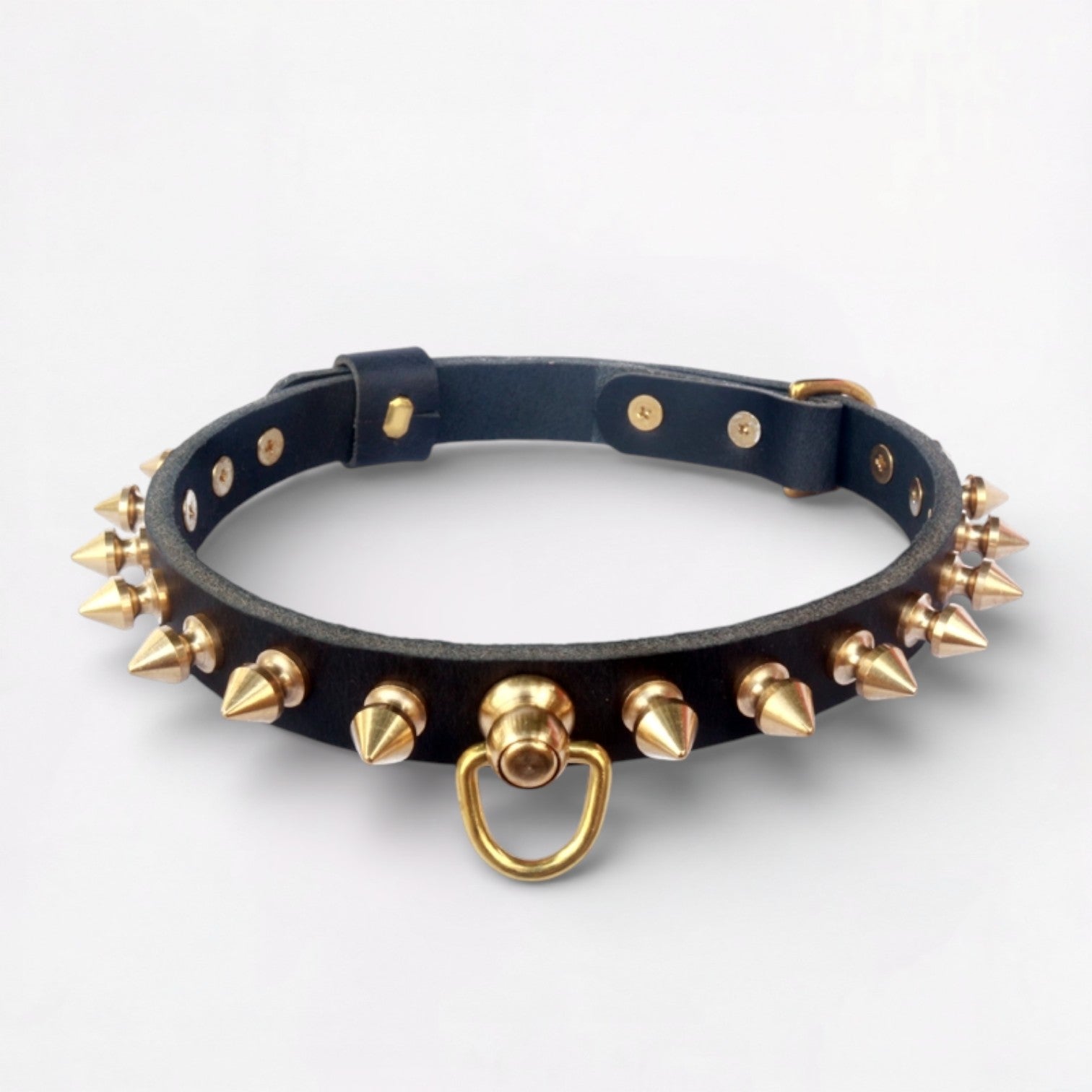 SpikeLux-Pug-Riveted-Collar.jpg